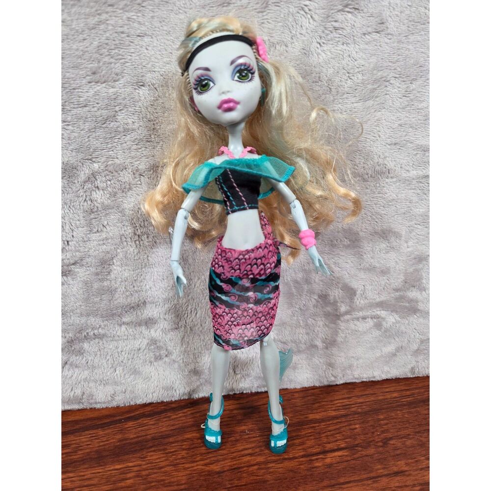 Monster High G1 Skull Shores 2011 Lagoona Blue Doll Black Elastics READ Descrip